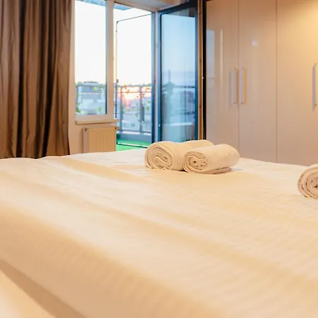 Daire Luxury Penthouse With 5 Bedrooms 10 Min To Old Town Unirii Square